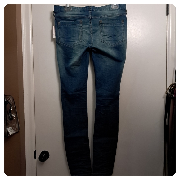 ☆UPDATED☆NWT Free People Distressed Skinny Jeans (29) - Picture 5 of 10
